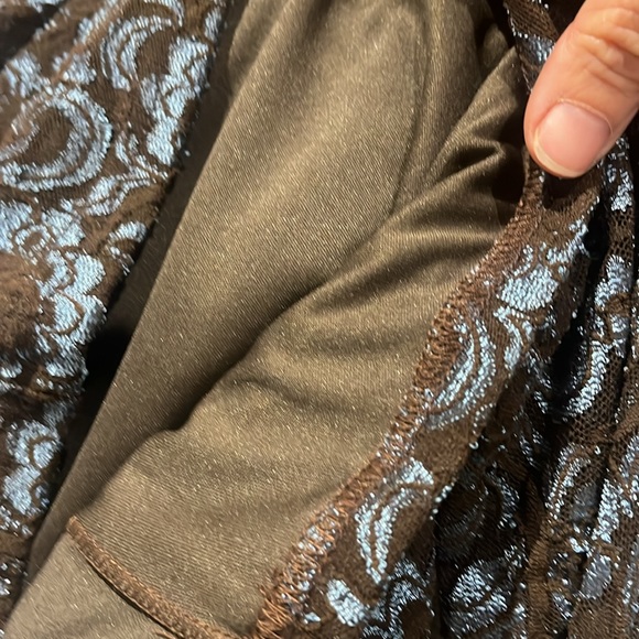 NWT Joseph Ribkoff Brown/Blue Lined Lace Overlay Top With Feathered Cuffs - Picture 8 of 8